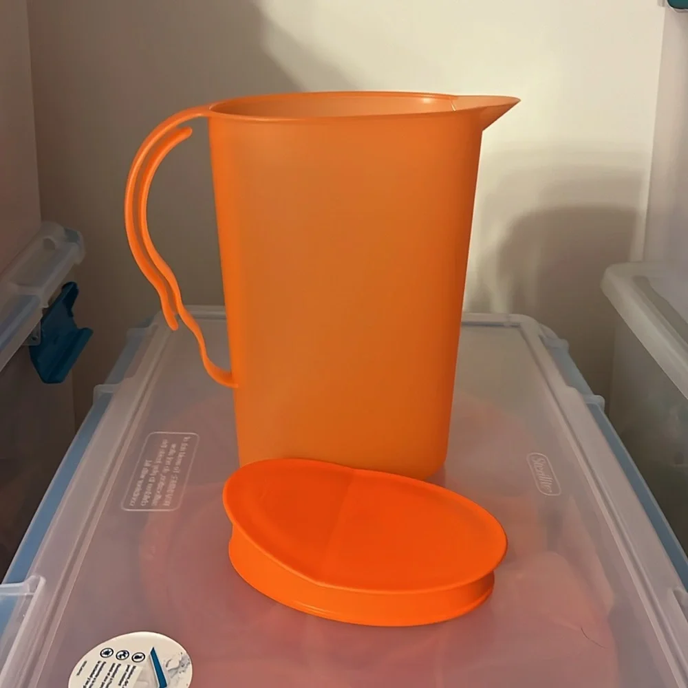 NEW TUPPERWARE® IMPRESSIONS 2-QT. PITCHER